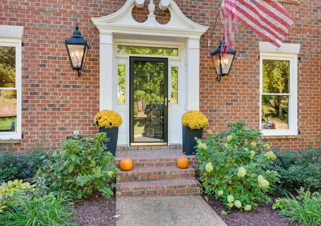 Photo 3 of Single family home for sale at 65 Ravenwood Hills Cir, Nashville, TN 37215 | MLS# 3530709 | Listing updated on 2026-09-04