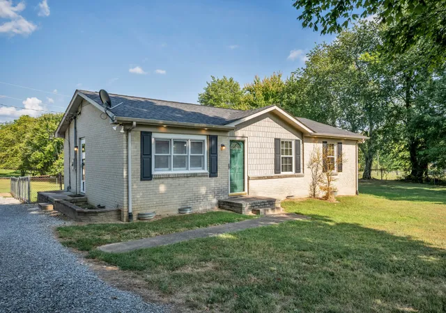 Photo 2 of Single family home for sale at 107 Reep Rd, Dickson, TN 37055 | MLS# 3544475 | Listing updated on 2026-09-22
