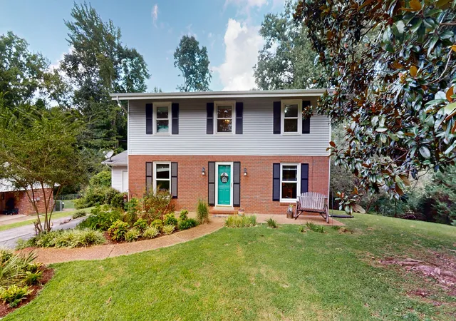 Photo 1 of Single family home for sale at 1208 Sherwood St, Paris, TN 38242 | MLS# 3530759 | Listing updated on 2026-09-01