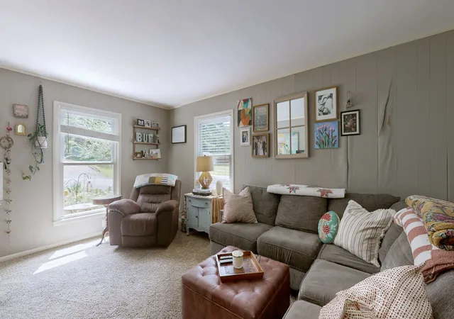 Photo 3 of Single family home for sale at 1208 Sherwood St, Paris, TN 38242 | MLS# 3530759 | Listing updated on 2026-09-01