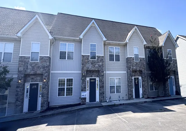 Photo 2 of Townhouse for sale at 3719 Keri Ln Ne, Cleveland, TN 37312 | MLS# 3530781 | Listing updated on 2026-09-03