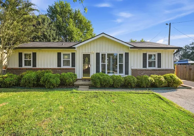 Photo 2 of Single family home for sale at 1389 Meadowood Dr, Hixson, TN 37343 | MLS# 3530769 | Listing updated on 2026-10-05