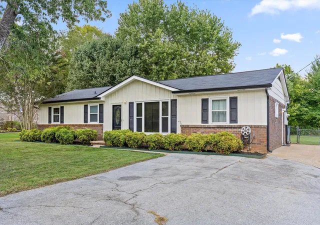 Photo 1 of Single family home for sale at 1389 Meadowood Dr, Hixson, TN 37343 | MLS# 3530769 | Listing updated on 2026-10-05