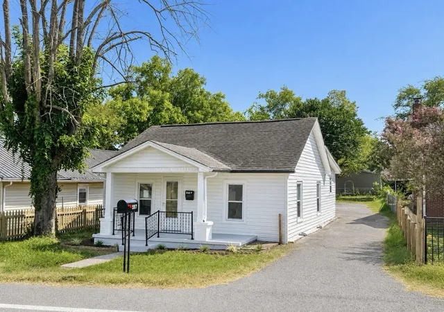 Photo 1 of Single family home for sale at 597 Long Holw Pike, Gallatin, TN 37066 | MLS# 3531448 | Listing updated on 2026-09-23