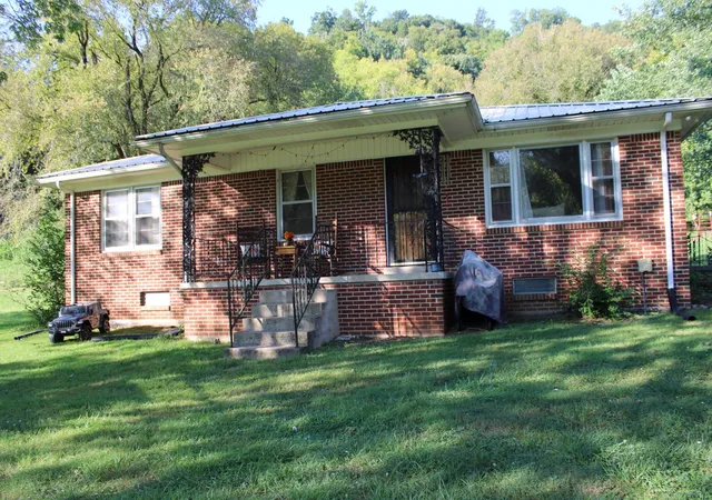 Photo 2 of Single family home for sale at 202 Maggart Rd, Elmwood, TN 38560 | MLS# 3531709 | Listing updated on 2026-09-21
