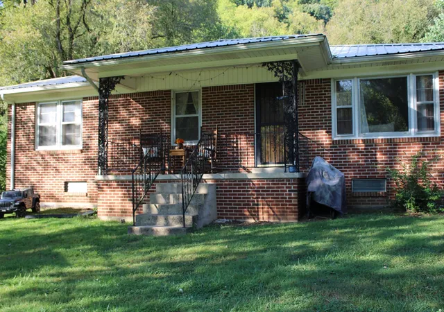 Photo 3 of Single family home for sale at 202 Maggart Rd, Elmwood, TN 38560 | MLS# 3531709 | Listing updated on 2026-09-21