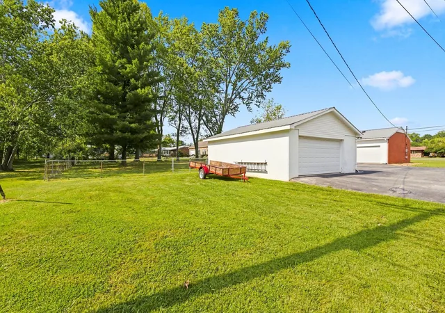 Photo 2 of Single family home for sale at 1408 Old Estill Springs Rd, Tullahoma, TN 37388 | MLS# 3530881 | Listing updated on 2026-10-05