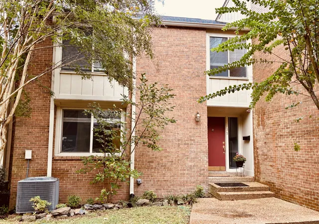 Photo 1 of Townhouse for sale at 6935 Highland Park Dr, Nashville, TN 37205 | MLS# 3619234 | Listing updated on 2026-10-11