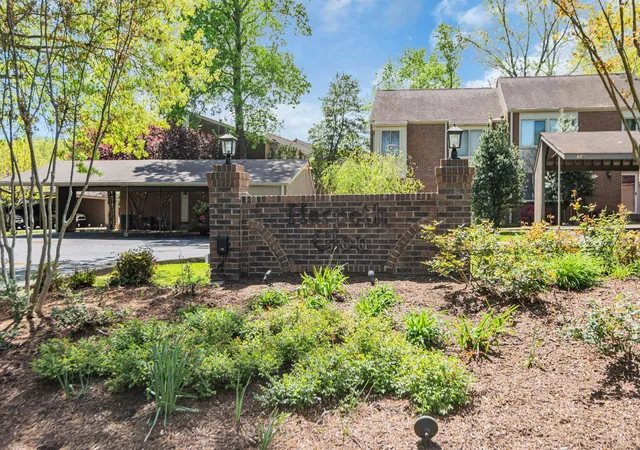 Photo 2 of Townhouse for sale at 6935 Highland Park Dr, Nashville, TN 37205 | MLS# 3619234 | Listing updated on 2026-10-11