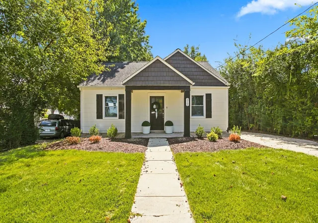 Photo 1 of Single family home for sale at 312 8th Avenue, Columbia, TN 38401 | MLS# 3542559 | Listing updated on 2026-09-08