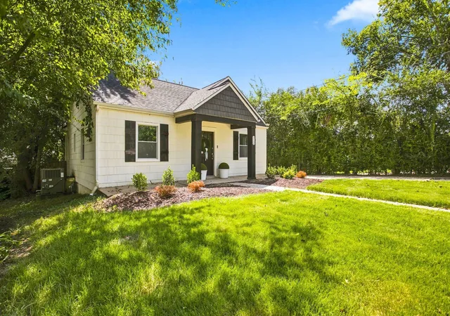 Photo 2 of Single family home for sale at 312 8th Avenue, Columbia, TN 38401 | MLS# 3542559 | Listing updated on 2026-09-08