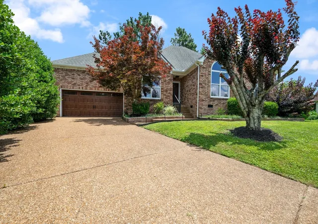 Photo 2 of Single family home for sale at 2810 Rose Hl Ln, Thompsons Station, TN 37179 | MLS# 3541292 | Listing updated on 2026-09-05