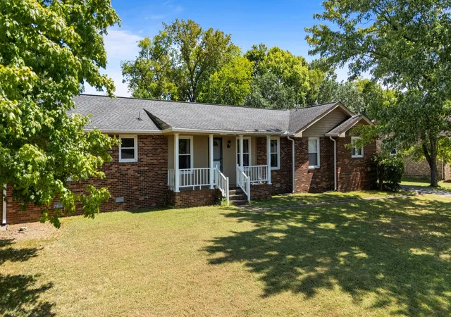 Photo 3 of Single family home for sale at 101 Dana Dr, Hendersonville, TN 37075 | MLS# 3531456 | Listing updated on 2026-10-08
