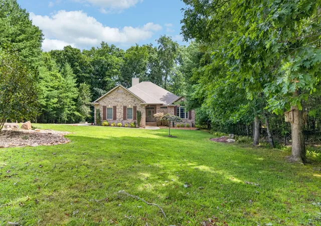 Photo 3 of Single family home for sale at 14 Holly Ct, Crossville, TN 38558 | MLS# 3531034 | Listing updated on 2026-09-02