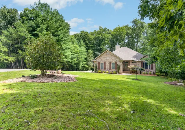 Photo 3 of Single family home for sale at 14 Holly Ct, Crossville, TN 38558 | MLS# 3531034 | Listing updated on 2026-09-28
