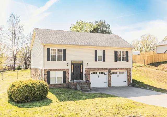 Photo 1 of Single family home for sale at 524 Barney Ln, Clarksville, TN 37042 | MLS# 3531020 | Listing updated on 2026-09-05