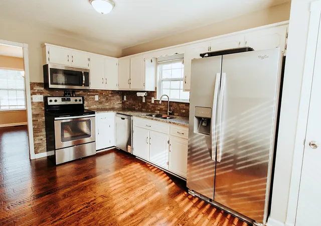 Photo 3 of Single family home for sale at 524 Barney Ln, Clarksville, TN 37042 | MLS# 3531020 | Listing updated on 2026-09-05