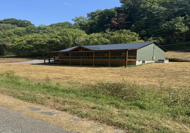 Photo 2 of Single family home for sale at 194 Sloan Branch Rd, Pleasant Shade, TN 37145 | MLS# 3546970 | Listing updated on 2026-10-06