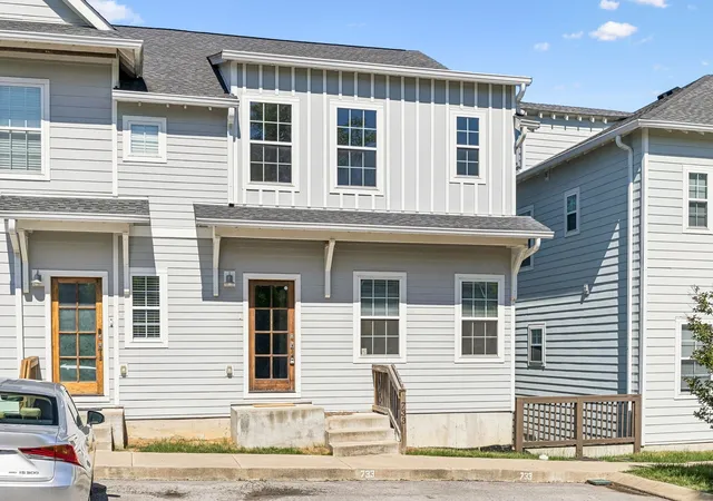 Photo 2 of Townhouse for sale at 733 Arbor Tr Cir, Nashville, TN 37207 | MLS# 3530991 | Listing updated on 2026-09-02