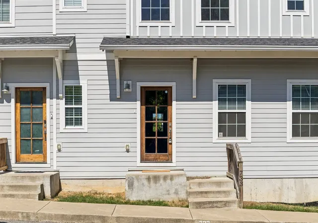 Photo 3 of Townhouse for sale at 733 Arbor Tr Cir, Nashville, TN 37207 | MLS# 3530991 | Listing updated on 2026-09-02