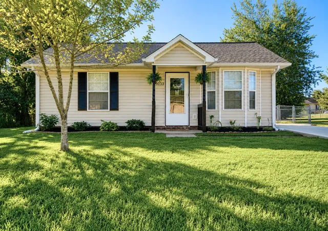 Photo 1 of Single family home for sale at 1033 Bush Ave, Oak Grove, KY 42262 | MLS# 3531017 | Listing updated on 2026-09-02