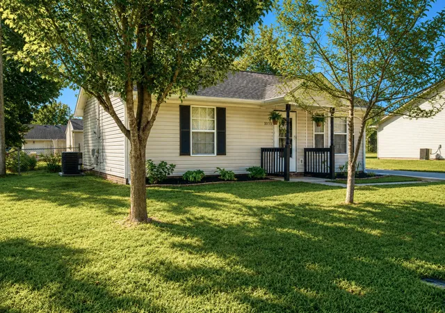 Photo 2 of Single family home for sale at 1033 Bush Ave, Oak Grove, KY 42262 | MLS# 3531017 | Listing updated on 2026-09-02