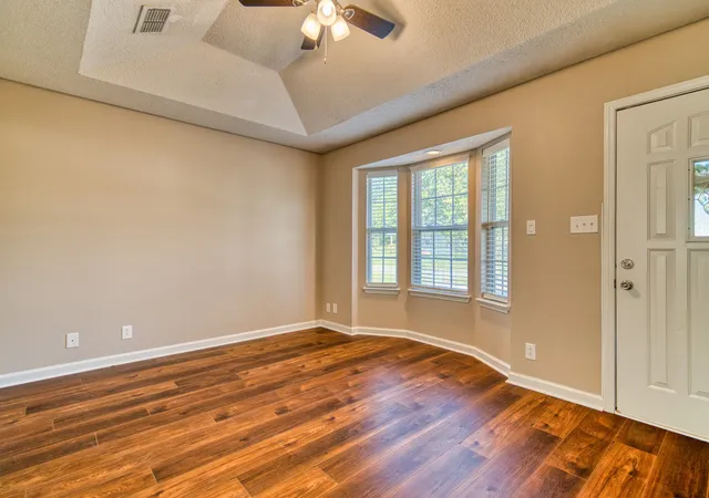 Photo 4 of Single family home for sale at 1033 Bush Ave, Oak Grove, KY 42262 | MLS# 3531017 | Listing updated on 2026-09-02