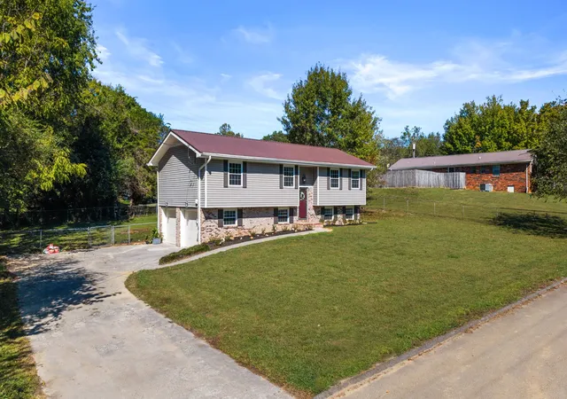 Photo 3 of Single family home for sale at 120 Bland Dr NE, Cleveland, TN 37312 | MLS# 3619506 | Listing updated on 2026-10-13