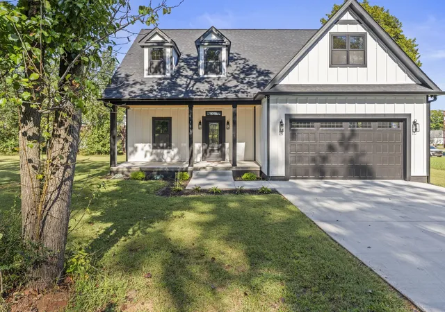 Photo 1 of Single family home for sale at 106 5th Avenue N, Decherd, TN 37324 | MLS# 3531035 | Listing updated on 2026-09-02