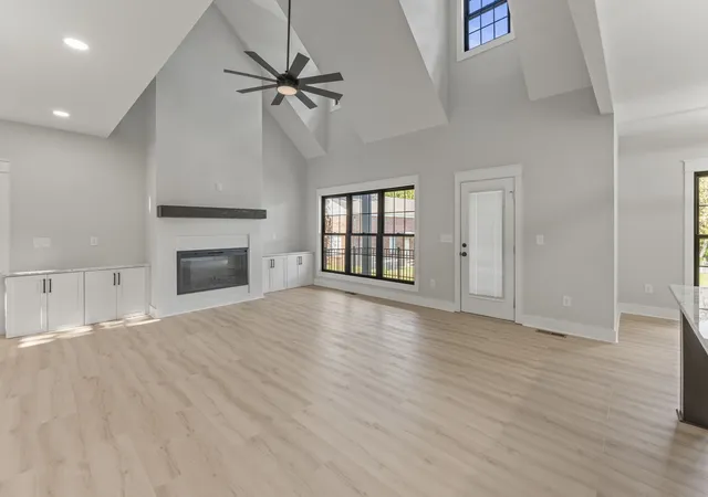 Photo 2 of Single family home for sale at 106 5th Avenue N, Decherd, TN 37324 | MLS# 3531035 | Listing updated on 2026-09-02