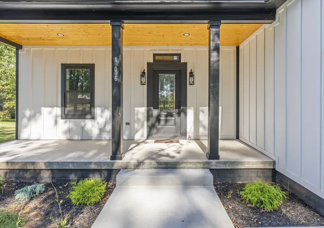 Photo 3 of Single family home for sale at 106 5th Avenue N, Decherd, TN 37324 | MLS# 3531035 | Listing updated on 2026-09-02