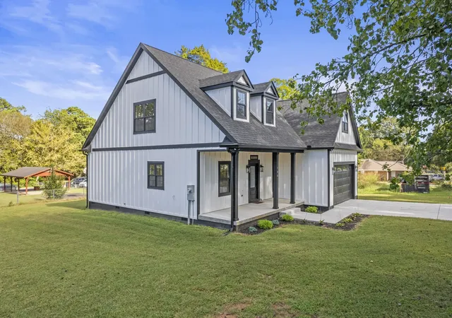 Photo 3 of Single family home for sale at 106 5th Avenue N, Decherd, TN 37324 | MLS# 3531035 | Listing updated on 2026-09-02