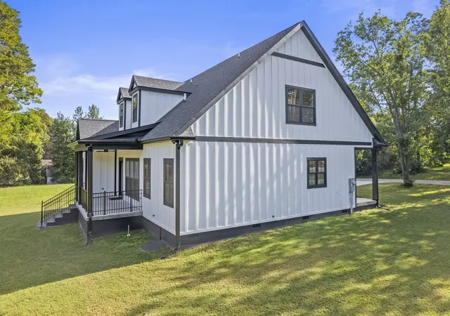 Photo 4 of Single family home for sale at 106 5th Avenue N, Decherd, TN 37324 | MLS# 3531035 | Listing updated on 2026-09-02