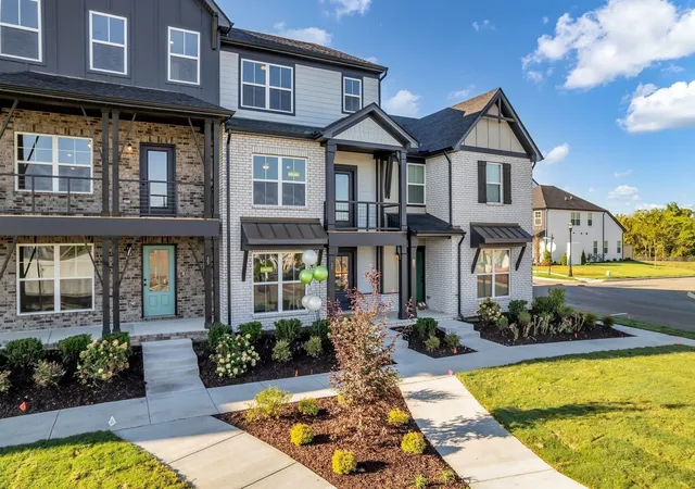 Photo 3 of Townhouse for sale at 610 Granbury Pvt Dr, Hendersonville, TN 37075 | MLS# 3531089 | Listing updated on 2026-09-02