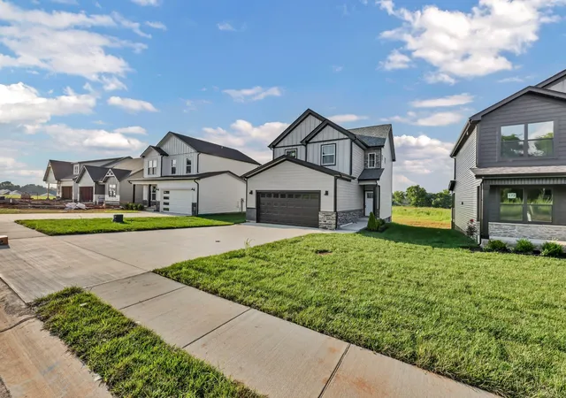 Photo 3 of Single family home for sale at 2808 Brewster Dr, Clarksville, TN 37042 | MLS# 3531091 | Listing updated on 2026-09-02