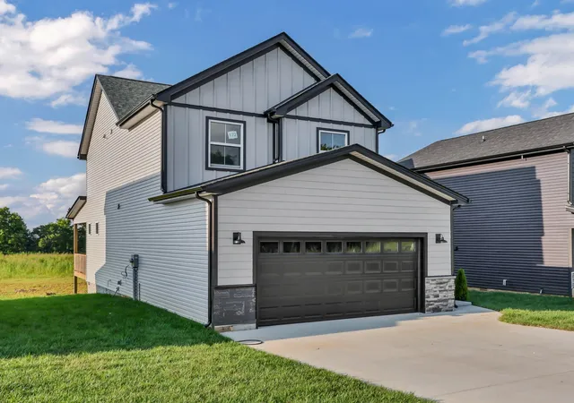 Photo 4 of Single family home for sale at 2808 Brewster Dr, Clarksville, TN 37042 | MLS# 3531091 | Listing updated on 2026-09-02