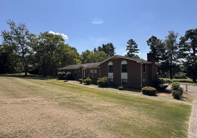 Photo 2 of Single family home for sale at 215 River Dr, Mount Juliet, TN 37122 | MLS# 3541047 | Listing updated on 2026-09-04