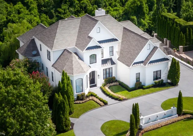 Photo 2 of Mansion for sale at 9572 Hampton Reserve Dr, Brentwood, TN 37027 | MLS# 3542046 | Listing updated on 2026-09-05
