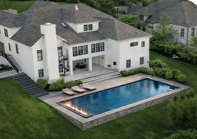Photo 3 of Mansion for sale at 9572 Hampton Reserve Dr, Brentwood, TN 37027 | MLS# 3542046 | Listing updated on 2026-09-05