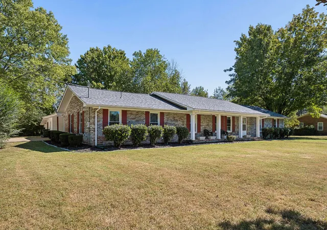 Photo 2 of Single family home for sale at 146 W Clearview Dr, Murfreesboro, TN 37128 | MLS# 3545742 | Listing updated on 2026-10-03