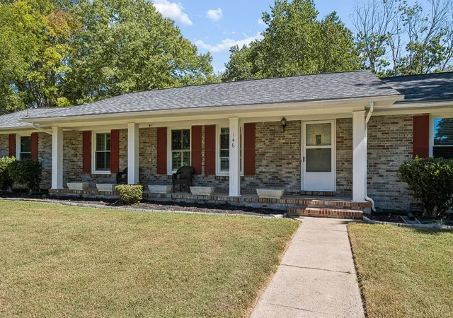 Photo 3 of Single family home for sale at 146 W Clearview Dr, Murfreesboro, TN 37128 | MLS# 3545742 | Listing updated on 2026-10-03
