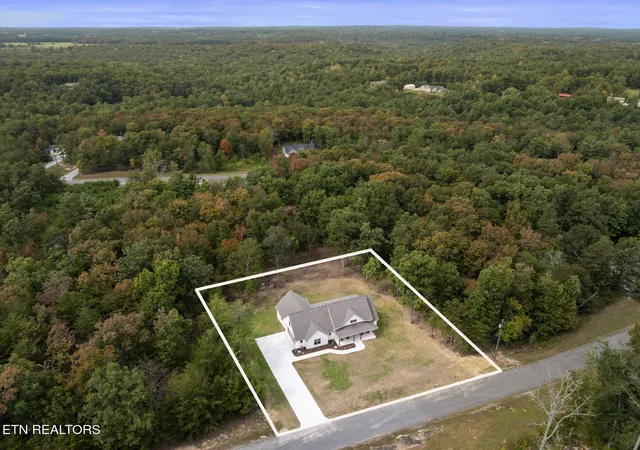 Photo 2 of Single family home for sale at 309 Katherine Dr, Crossville, TN 38555 | MLS# 3531237 | Listing updated on 2026-09-13
