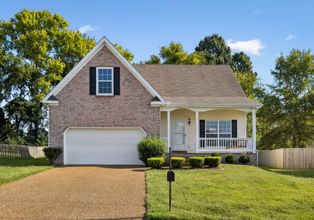 Photo 1 of Single family home for sale at 1002 Persimmon Dr, Spring Hill, TN 37174 | MLS# 3541534 | Listing updated on 2026-10-07