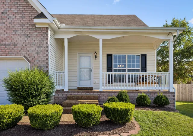 Photo 3 of Single family home for sale at 1002 Persimmon Dr, Spring Hill, TN 37174 | MLS# 3541534 | Listing updated on 2026-10-07