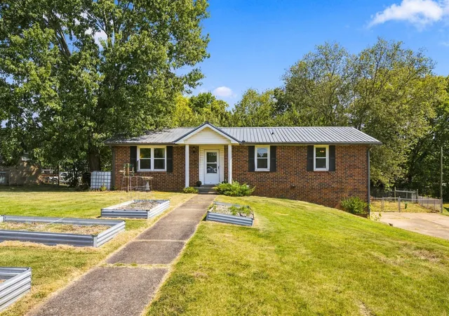 Photo 1 of Single family home for sale at 1586 Blackberry Pl, Clarksville, TN 37042 | MLS# 3531578 | Listing updated on 2026-09-24