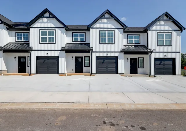 Photo 3 of Townhouse for sale at 166 Sango Dr, Clarksville, TN 37043 | MLS# 3541058 | Listing updated on 2026-09-04