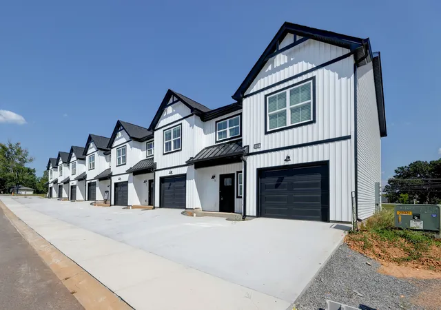 Photo 4 of Townhouse for sale at 166 Sango Dr, Clarksville, TN 37043 | MLS# 3541058 | Listing updated on 2026-09-04