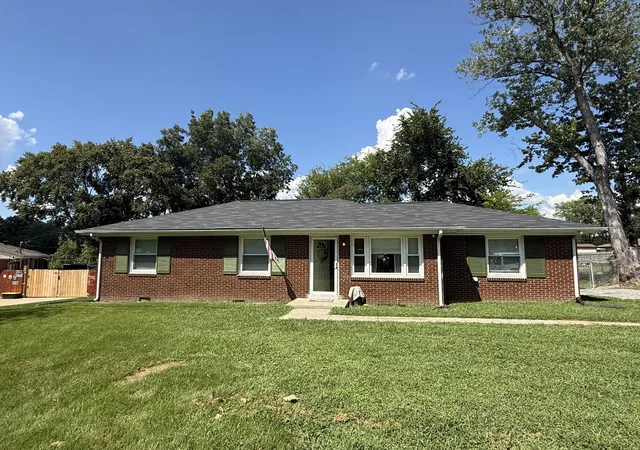 Photo 1 of Single family home for sale at 21 Concord Dr, Clarksville, TN 37042 | MLS# 3544995 | Listing updated on 2026-10-07