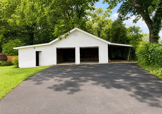 Photo 3 of Single family home for sale at 304 Morgan Ave S, Fayetteville, TN 37334 | MLS# 3531471 | Listing updated on 2026-09-13
