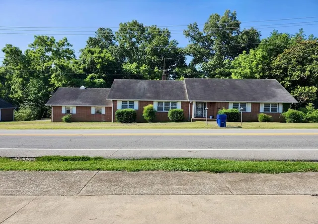 Photo 1 of Single family home for sale at 429 Spring St, Dover, TN 37058 | MLS# 3531511 | Listing updated on 2026-09-22